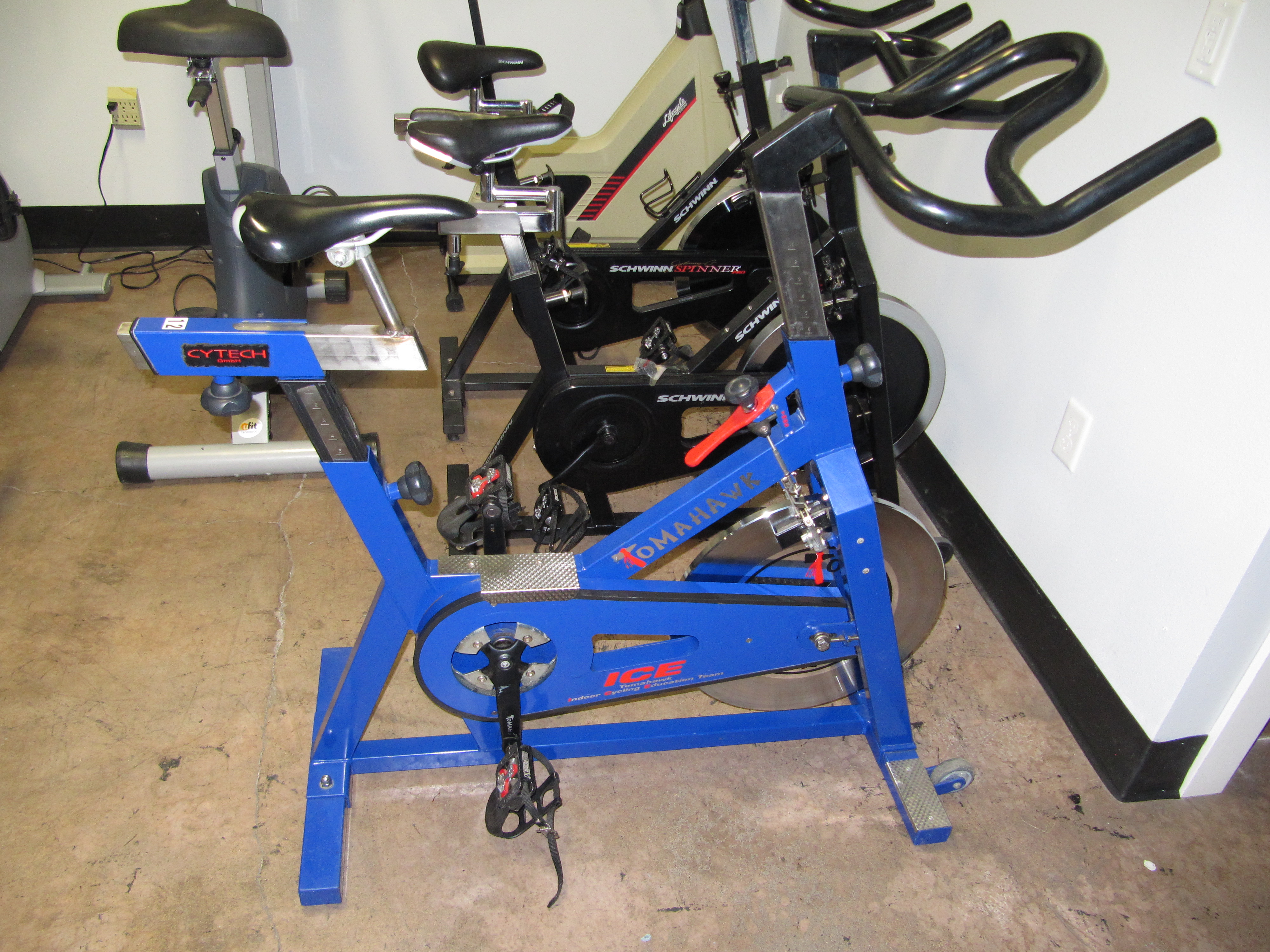 spinning bike tomahawk ic7
